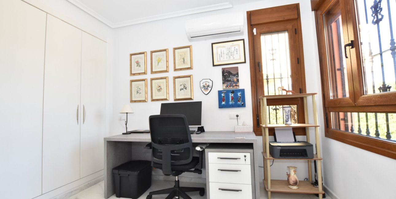 Resale - Villa -
Algorfa - La Finca Golf Resort