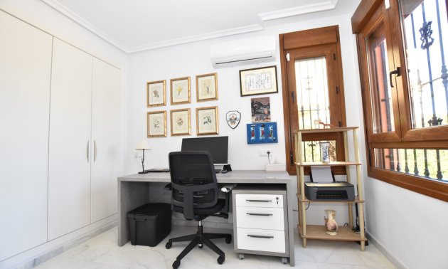 Resale - Villa -
Algorfa - La Finca Golf Resort
