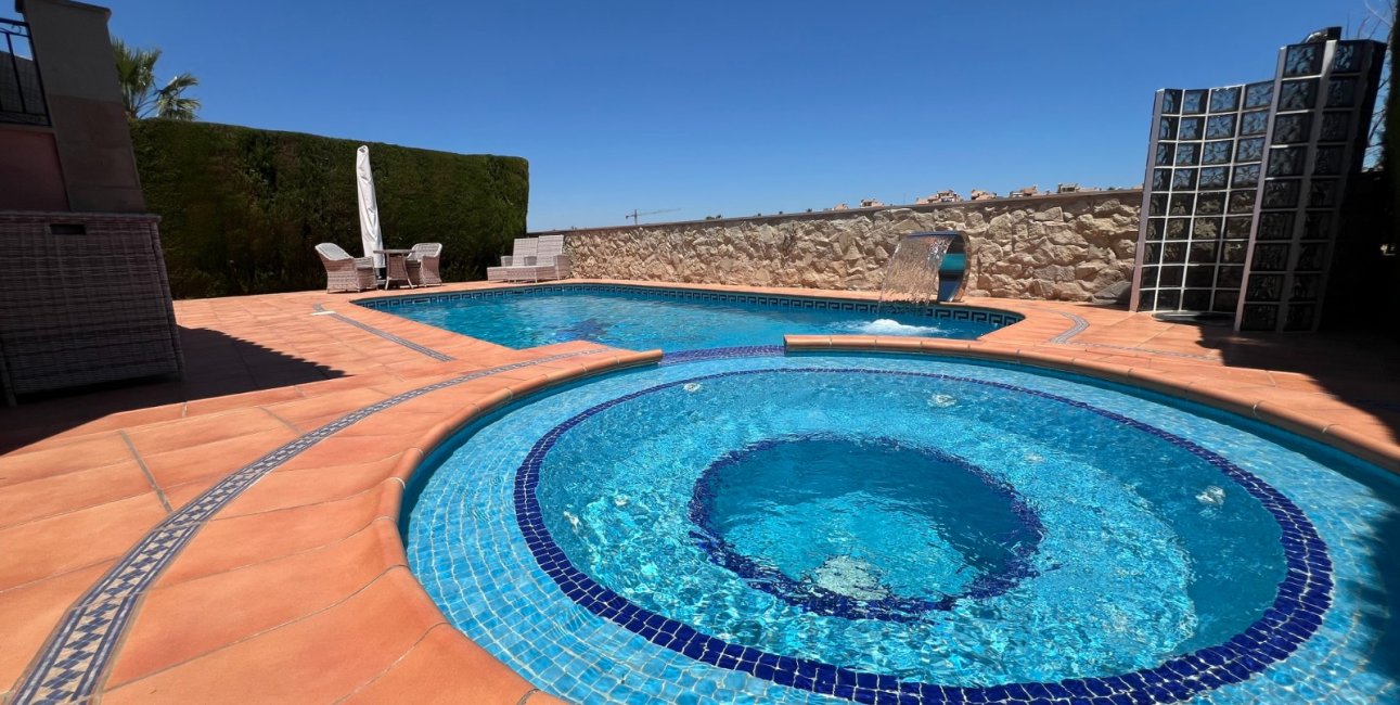 Resale - Villa -
Algorfa - La Finca Golf Resort