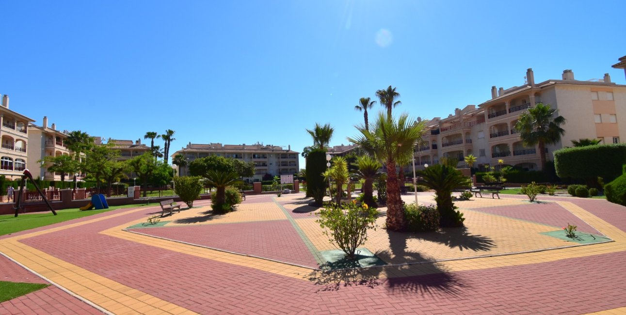 Resale - Duplex -
Orihuela Costa - Playa Flamenca