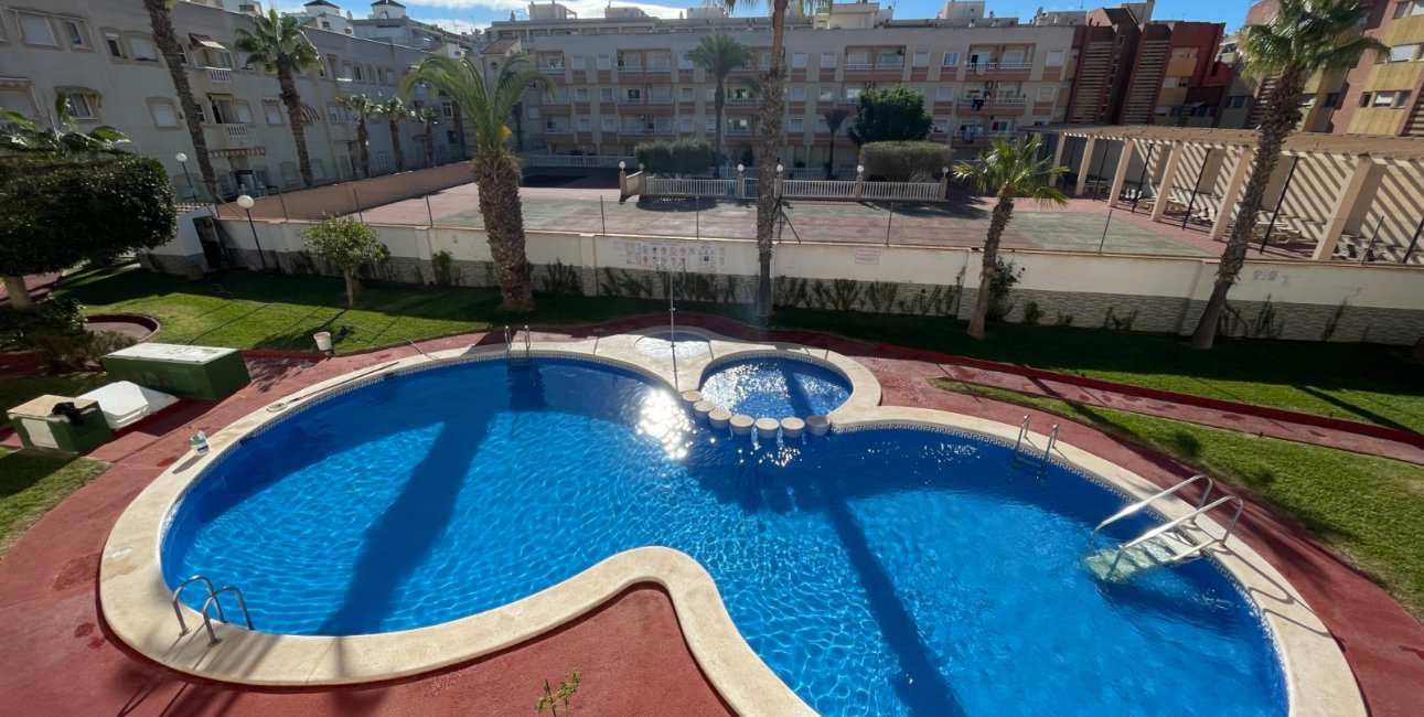Resale - Apartment / flat -
Torrevieja - Torrevieja - Centre