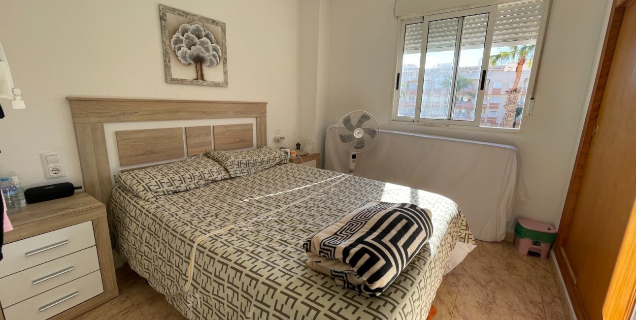 Resale - Apartment / flat -
Torrevieja - Torrevieja - Centre