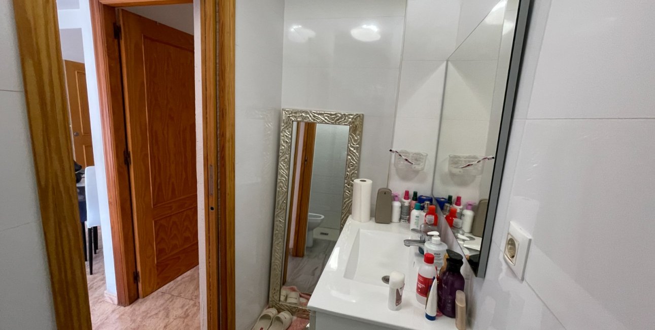 Resale - Apartment / flat -
Torrevieja - Torrevieja - Centre