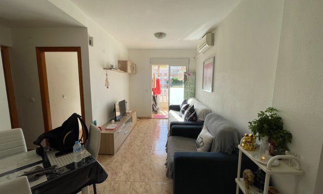 Resale - Apartment / flat -
Torrevieja - Torrevieja - Centre