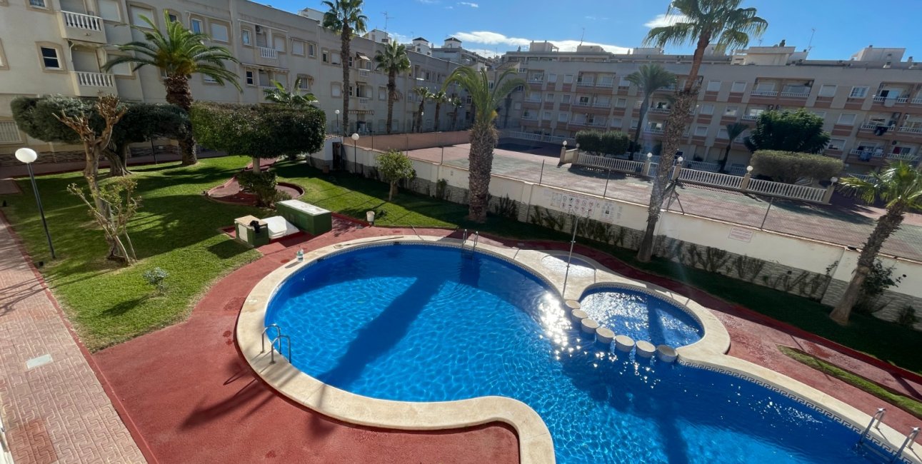 Resale - Apartment / flat -
Torrevieja - Torrevieja - Centre