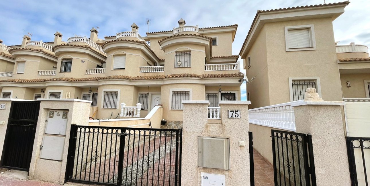 Resale - Townhouse -
Ciudad Quesada - Lo Marabu
