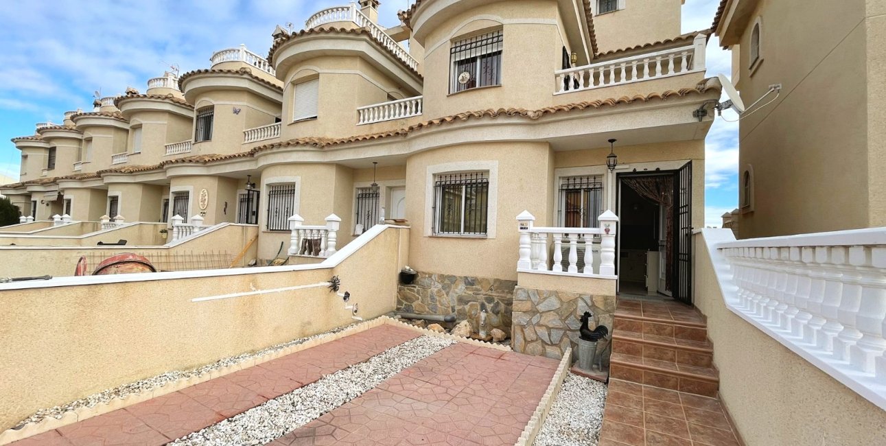 Resale - Townhouse -
Ciudad Quesada - Lo Marabu