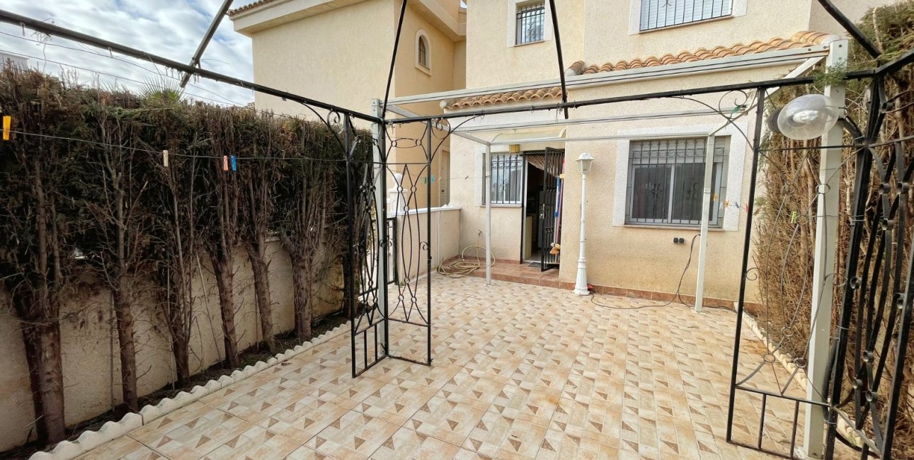 Resale - Townhouse -
Ciudad Quesada - Lo Marabu