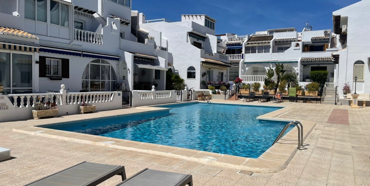 Resale - Townhouse -
Ciudad Quesada - Altos de Quesada