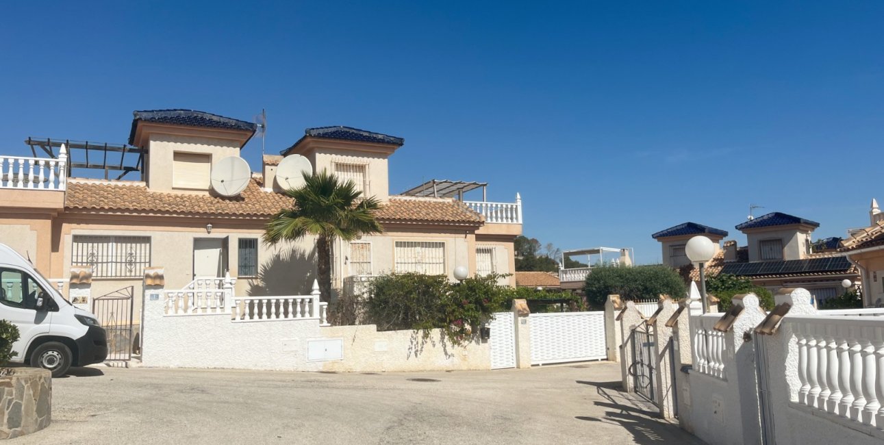Resale - Townhouse -
Ciudad Quesada - La Marquesa