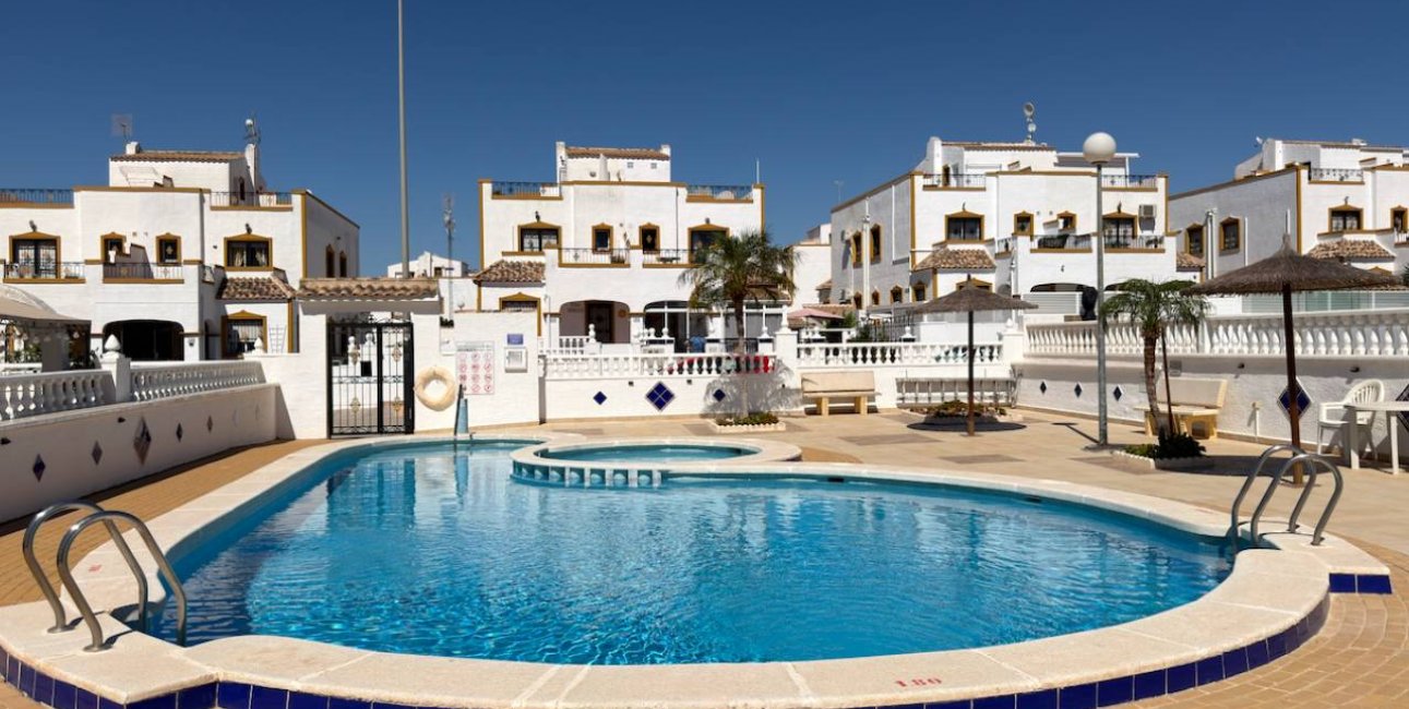 Resale - Townhouse -
Los Montesinos - Entre Naranjos / Vistabella Golf