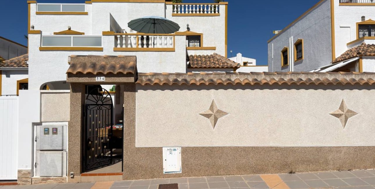 Resale - Townhouse -
Los Montesinos - Entre Naranjos / Vistabella Golf