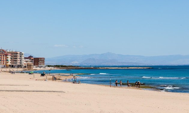 Rynek wtórny - Mieszkanie w bloku -
Torrevieja - La Mata