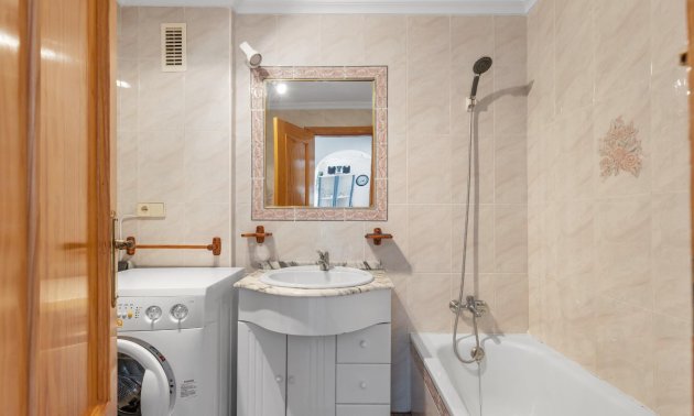 Resale - Bungalow -
Guardamar del Segura - El moncayo