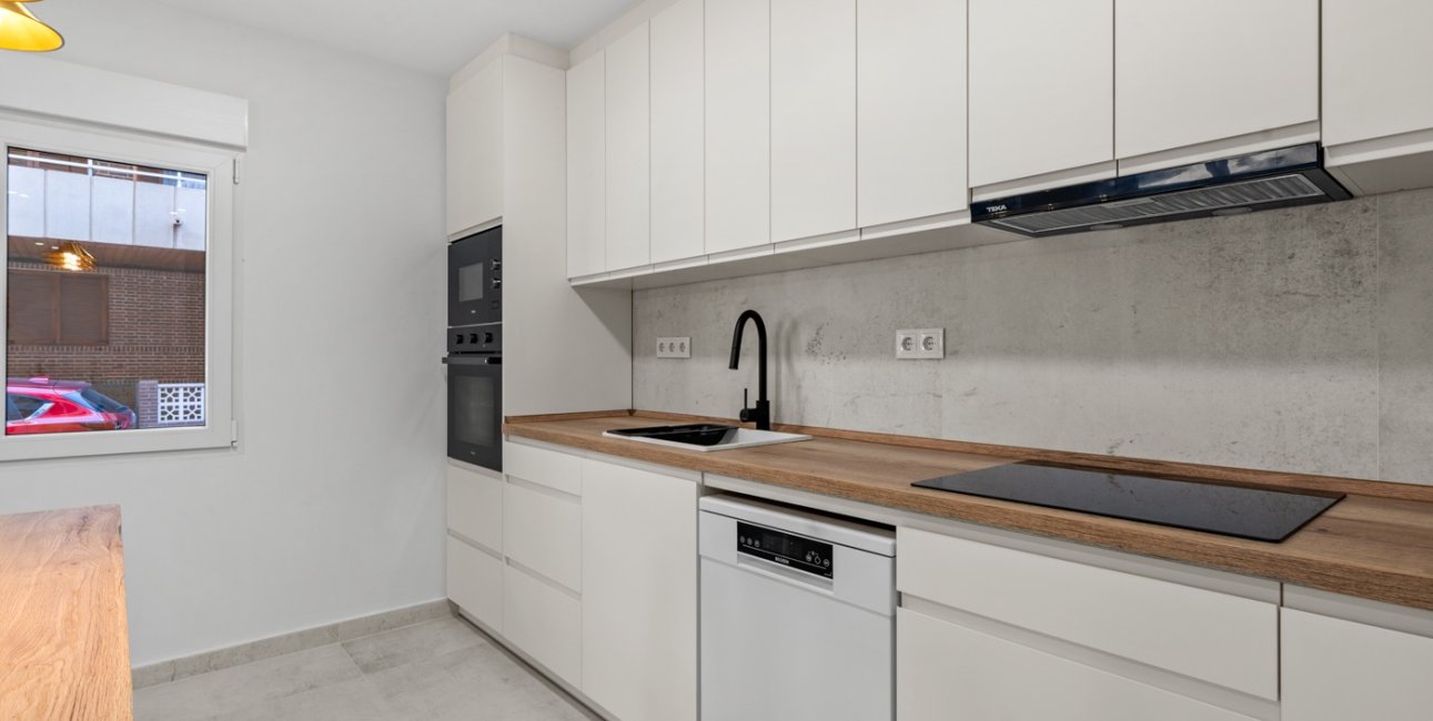Resale - Apartment / flat -
Torrevieja - Playa Acequion