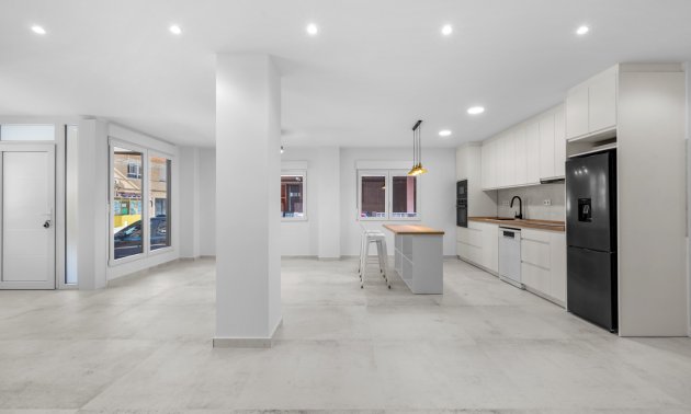 Resale - Apartment / flat -
Torrevieja - Playa Acequion