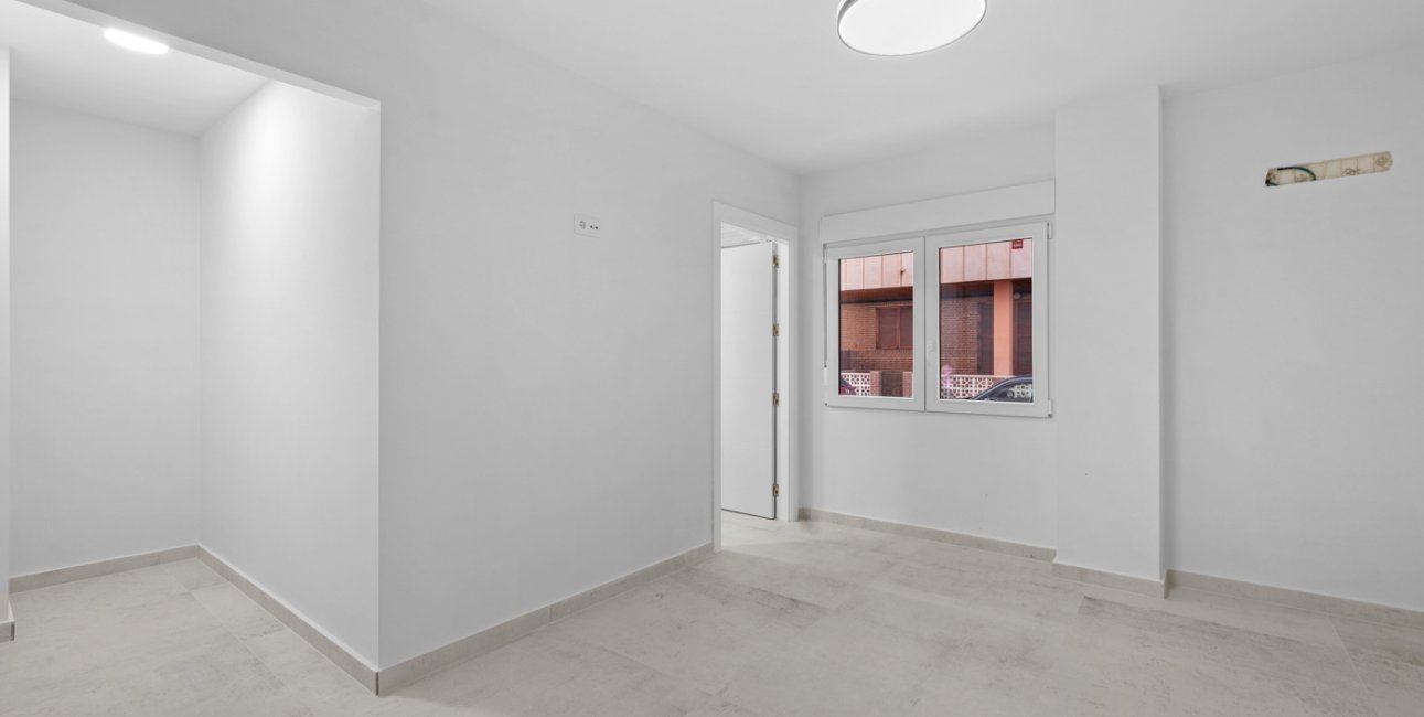 Resale - Apartment / flat -
Torrevieja - Playa Acequion