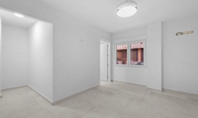 Resale - Apartment / flat -
Torrevieja - Playa Acequion