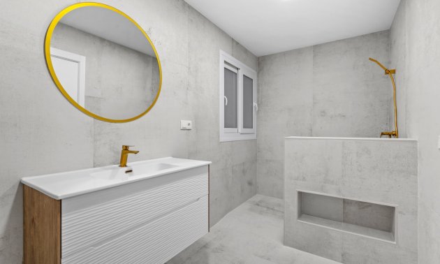 Resale - Apartment / flat -
Torrevieja - Playa Acequion
