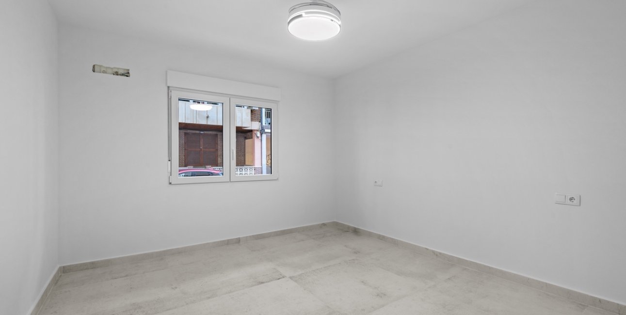 Resale - Apartment / flat -
Torrevieja - Playa Acequion