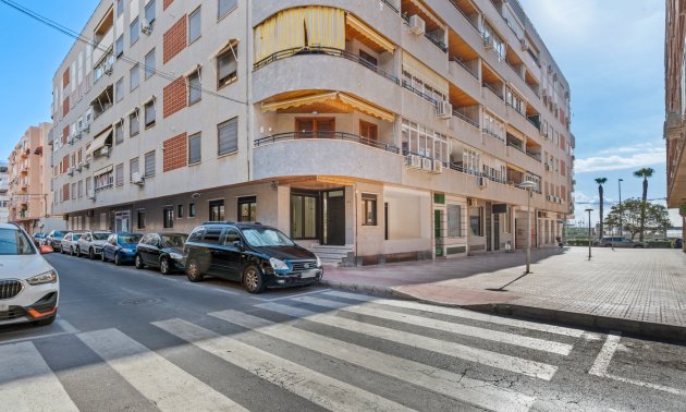 Resale - Apartment / flat -
Torrevieja - Playa Acequion