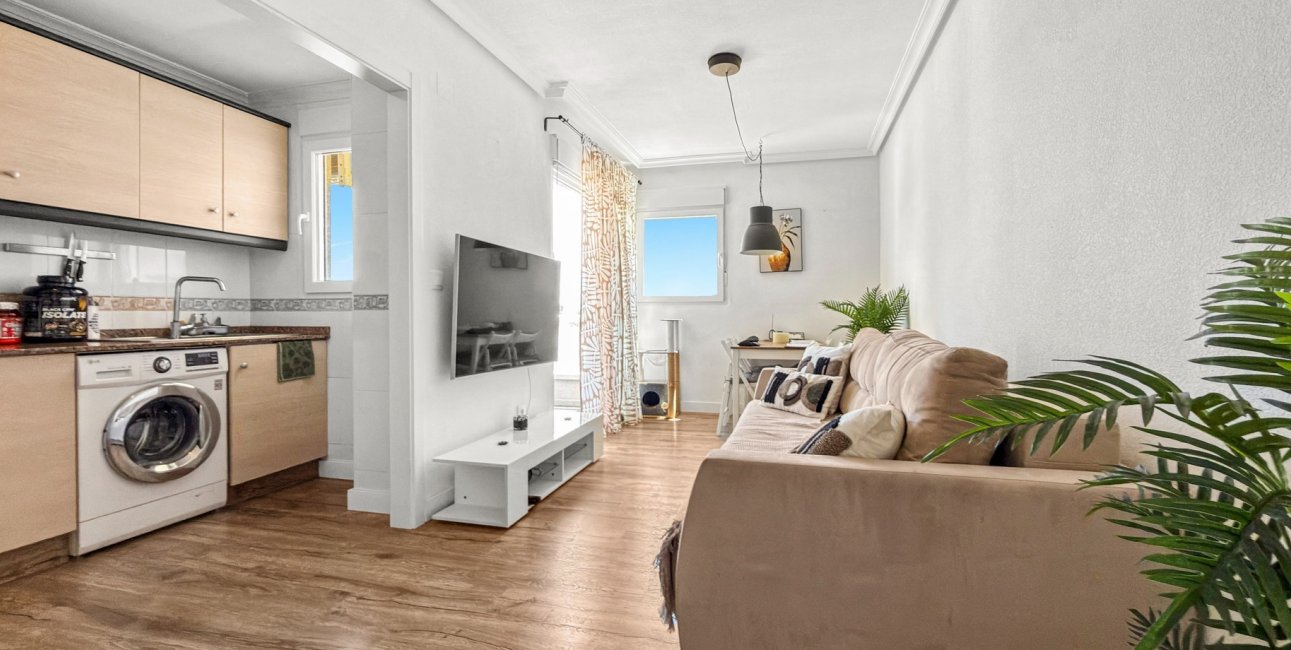 Resale - Apartment / flat -
Torrevieja - Torrevieja - Centre