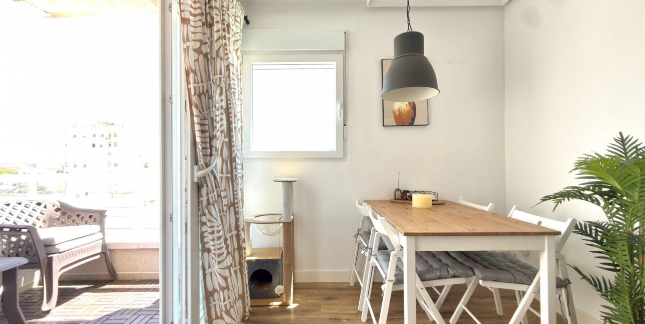Resale - Apartment / flat -
Torrevieja - Torrevieja - Centre