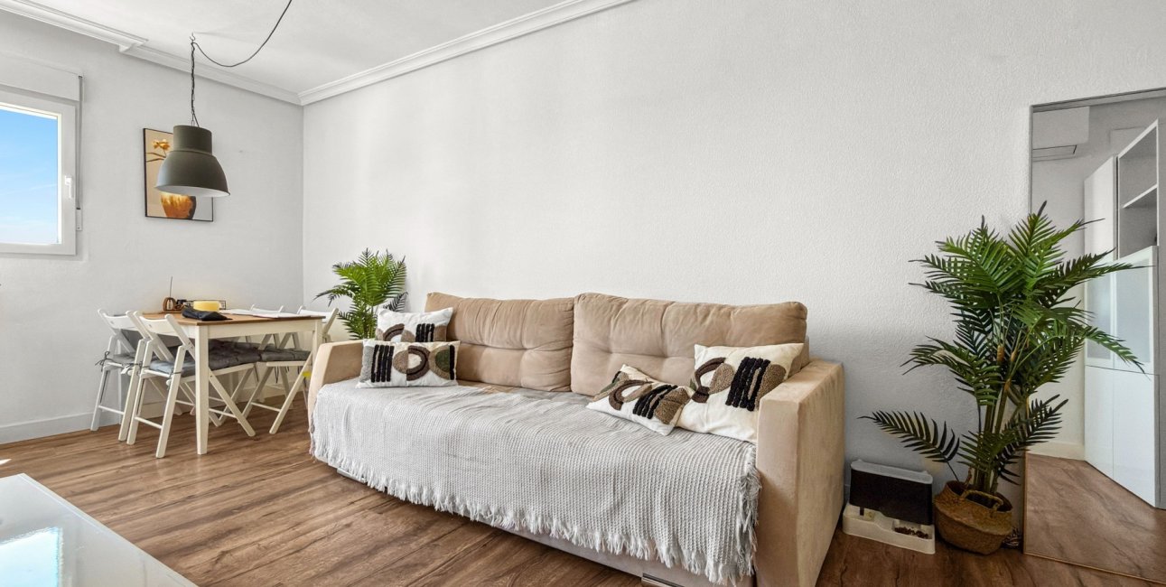 Resale - Apartment / flat -
Torrevieja - Torrevieja - Centre