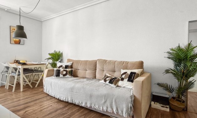 Resale - Apartment / flat -
Torrevieja - Torrevieja - Centre