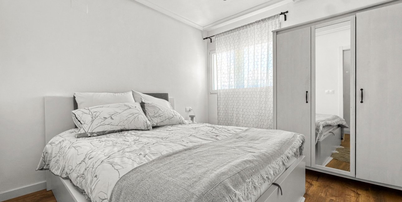 Resale - Apartment / flat -
Torrevieja - Torrevieja - Centre