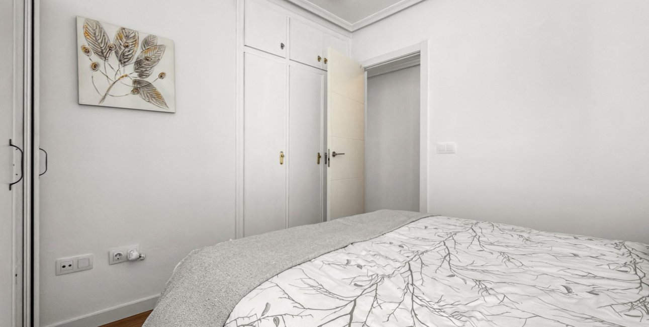 Resale - Apartment / flat -
Torrevieja - Torrevieja - Centre