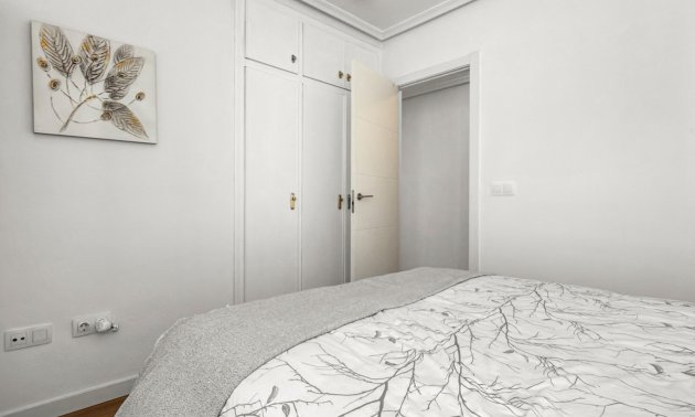 Resale - Apartment / flat -
Torrevieja - Torrevieja - Centre