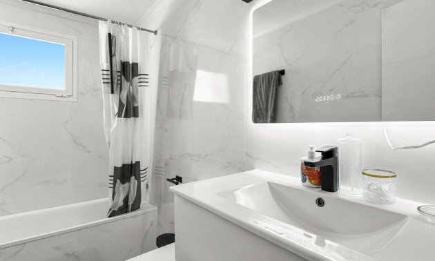 Resale - Apartment / flat -
Torrevieja - Torrevieja - Centre