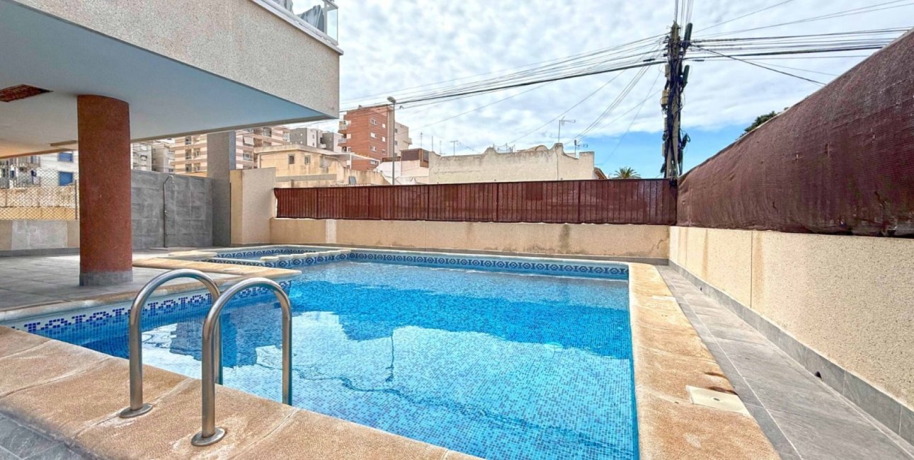 Resale - Apartment / flat -
Torrevieja - Torrevieja - Centre