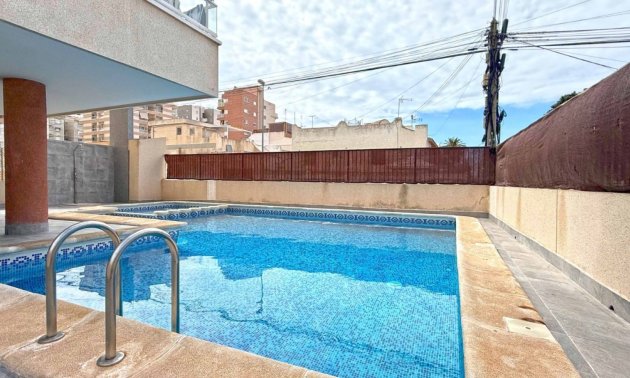 Resale - Apartment / flat -
Torrevieja - Torrevieja - Centre