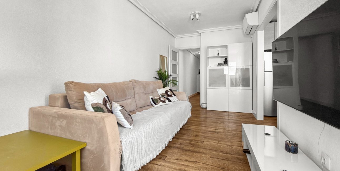 Resale - Apartment / flat -
Torrevieja - Torrevieja - Centre