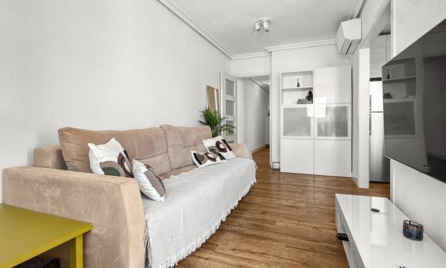 Resale - Apartment / flat -
Torrevieja - Torrevieja - Centre