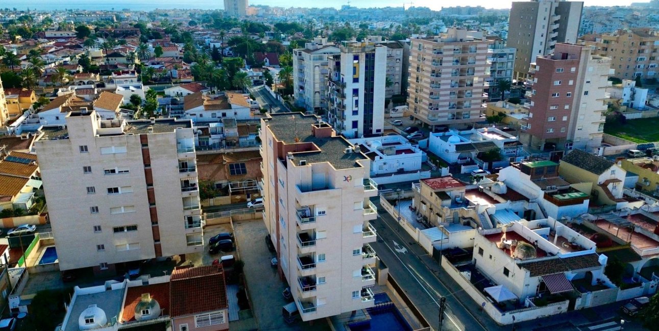 Resale - Apartment / flat -
Torrevieja - Torrevieja - Centre