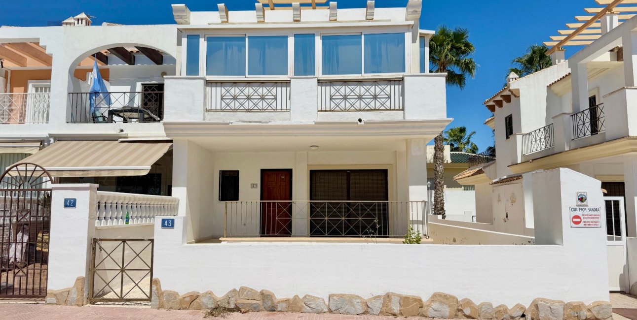 Resale - Townhouse -
Ciudad Quesada - Doña Pepa