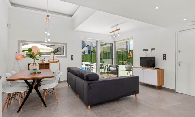 Resale - Villa -
Guardamar del Segura - El Raso
