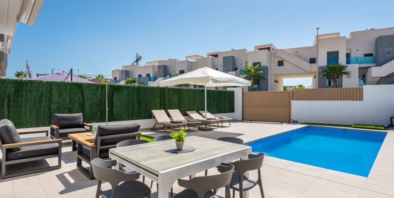 Resale - Villa -
Guardamar del Segura - El Raso