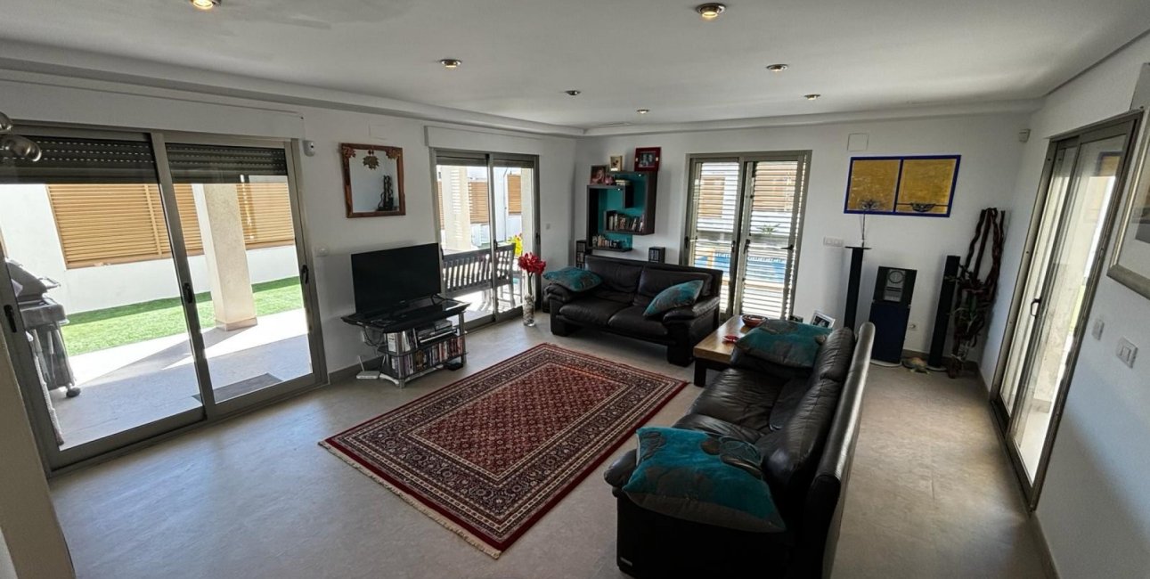 Resale - Villa -
Cox - Cox - Country