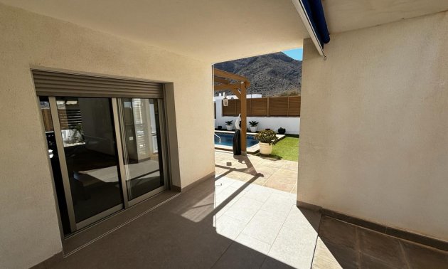 Resale - Villa -
Cox - Cox - Country