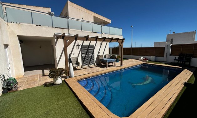 Resale - Villa -
Cox - Cox - Country