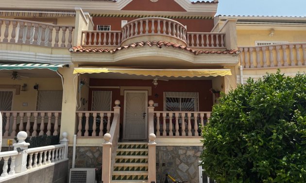 Resale - Townhouse -
Ciudad Quesada - Doña Pepa