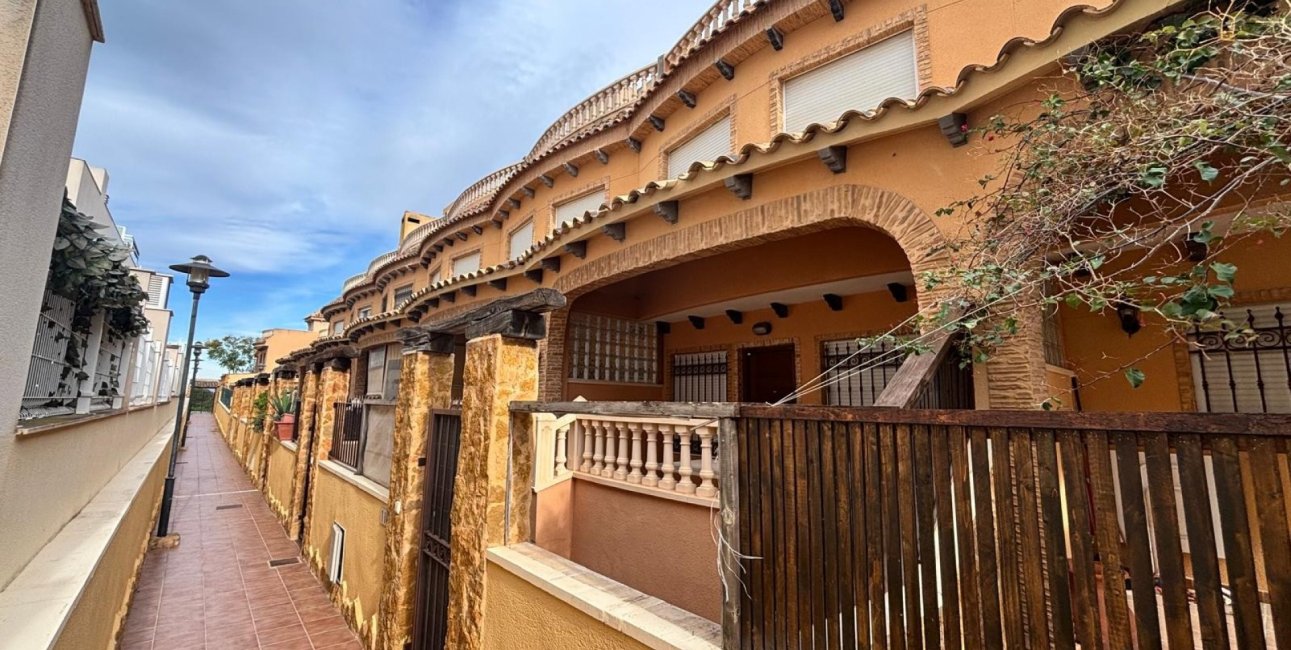 Resale - Townhouse -
Guardamar del Segura - El Eden
