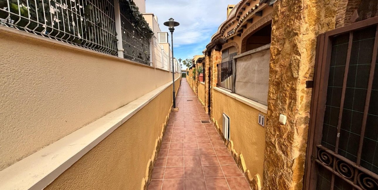 Resale - Townhouse -
Guardamar del Segura - El Eden