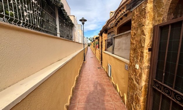Resale - Townhouse -
Guardamar del Segura - El Eden