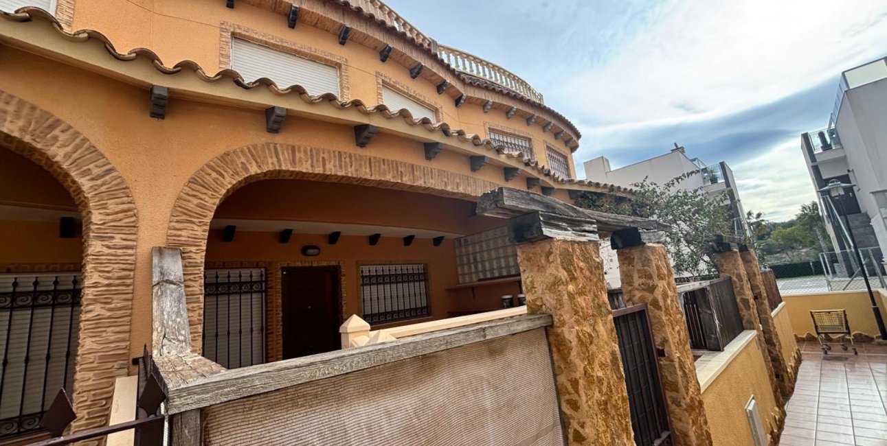 Resale - Townhouse -
Guardamar del Segura - El Eden