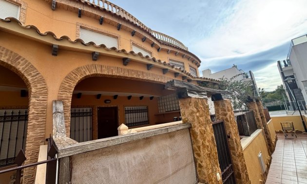Resale - Townhouse -
Guardamar del Segura - El Eden